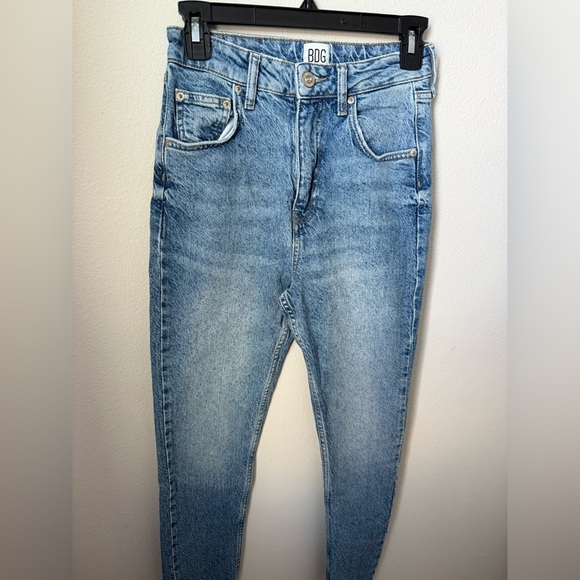 BDG Edie Raw Hem Blue Denim Jeans Size 26 - Picture 2 of 6